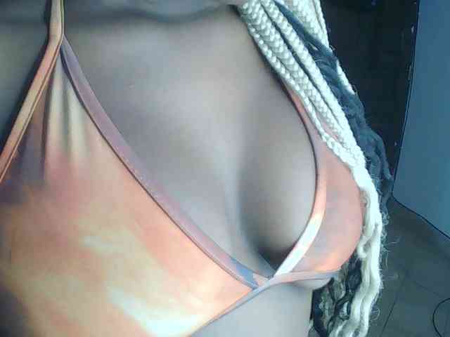 AmaniG webcam