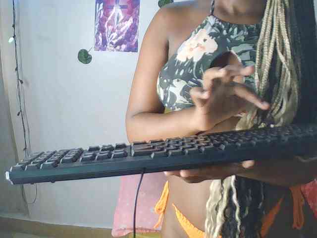 AmaniG webcam