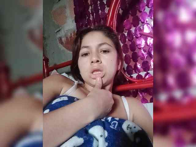 Lady32 webcam