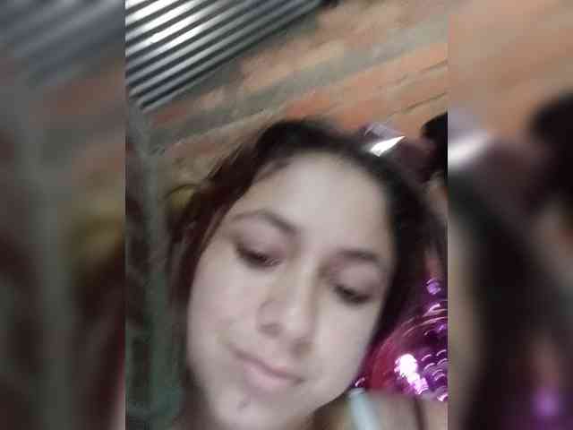 Lady32 webcam