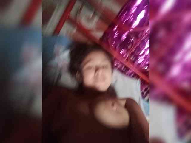 Lady32 webcam