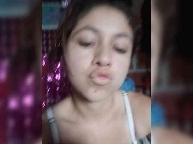 Lady32 webcam