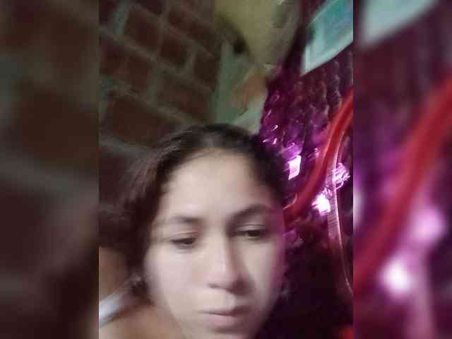 Lady32 webcam