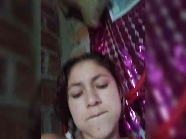Lady32 webcam