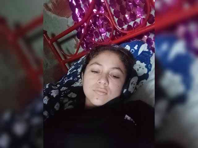 Lady32 webcam