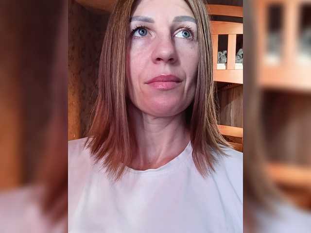 Hotprincess2035 live webcam show