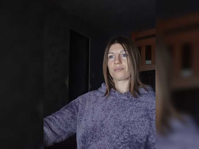 Hotprincess2035 live webcam show