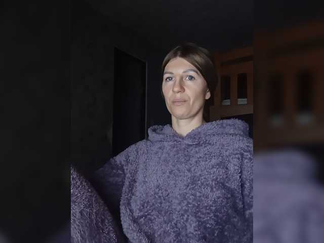 Hotprincess2035 live webcam show