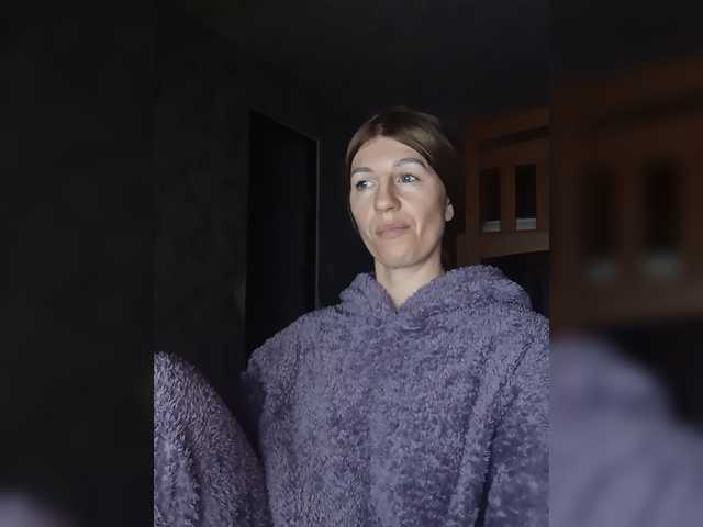 Hotprincess2035 live webcam show