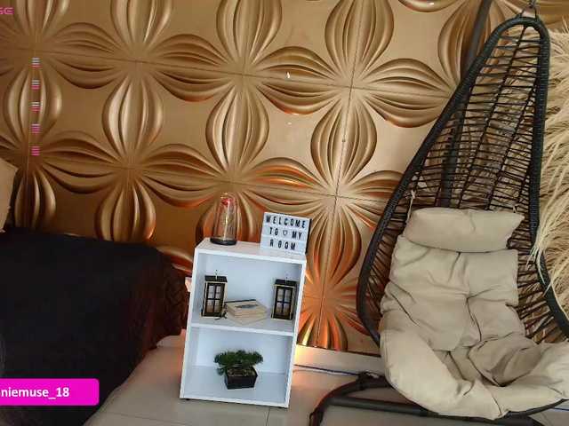 Anniemuse live cam on BongaCams