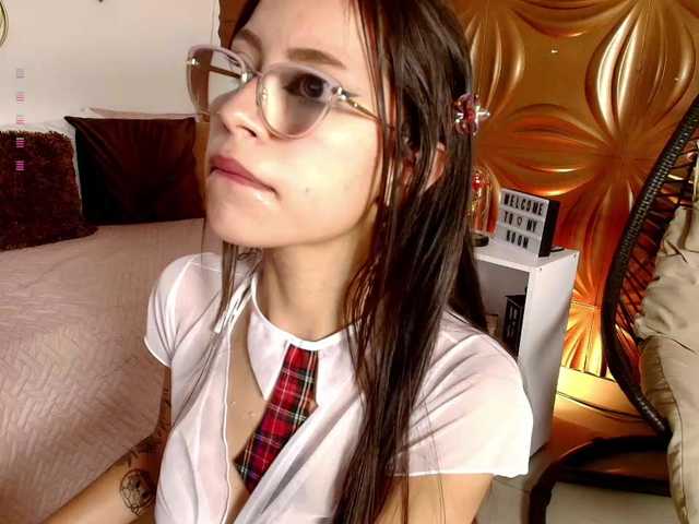 Anniemuse live cam on BongaCams