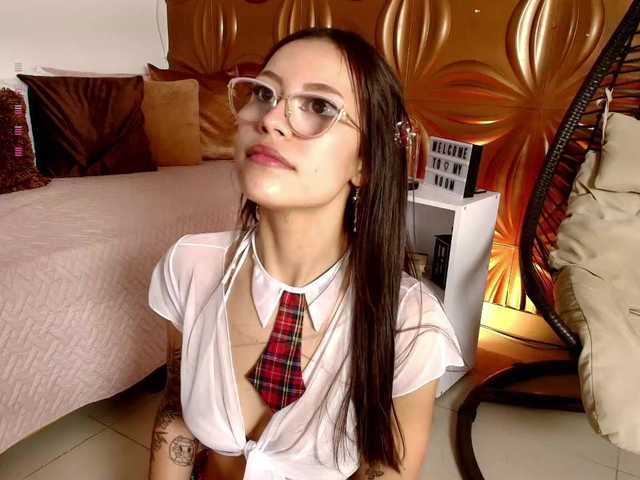Anniemuse live cam on BongaCams