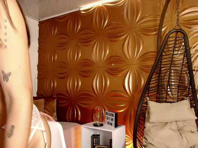 Anniemuse live cam on BongaCams