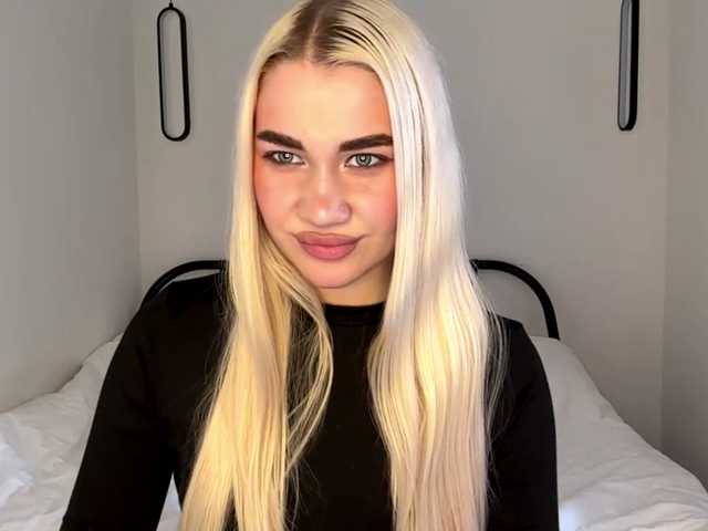 KatieGlow live webcam show