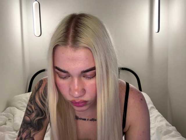 KatieGlow live cam on BongaCams