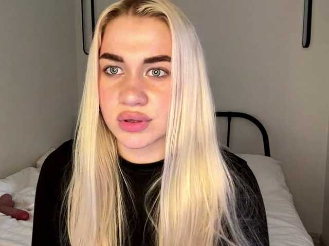 KatieGlow live webcam show