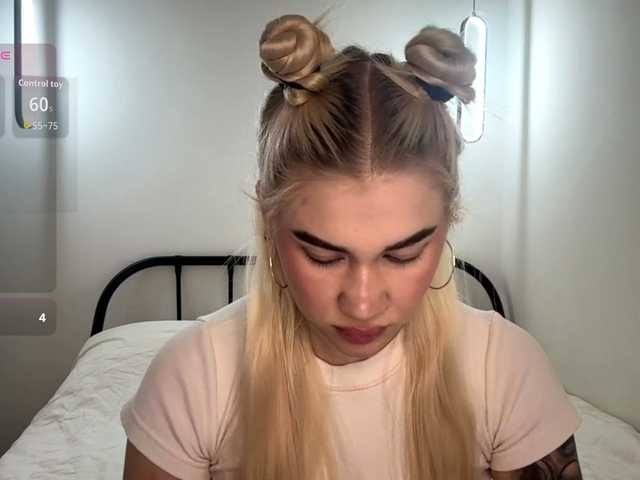 KatieGlow live webcam show