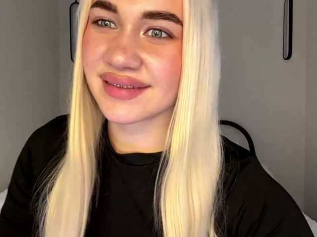 KatieGlow live webcam show