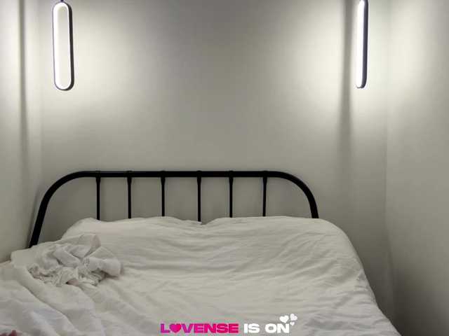 KatieGlow live cam on BongaCams
