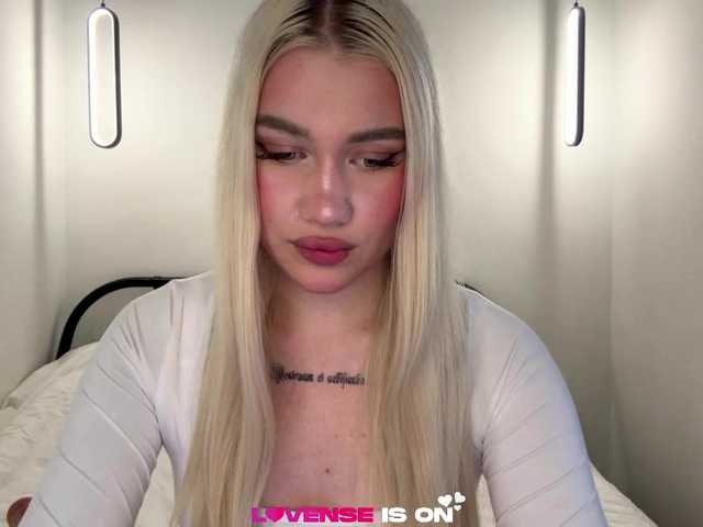 KatieGlow live cam on BongaCams