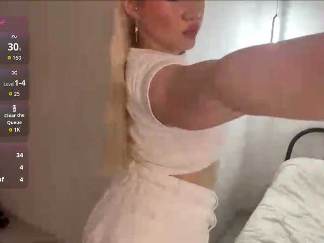 KatieGlow live webcam show