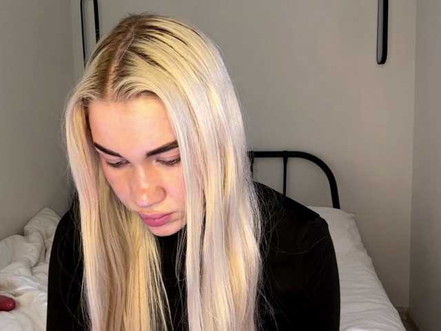 KatieGlow live webcam show