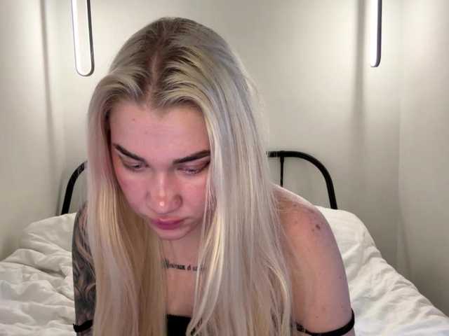 KatieGlow live cam on BongaCams