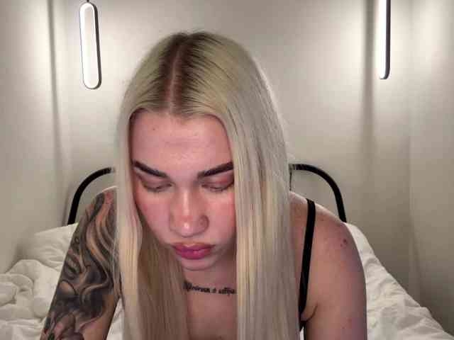 KatieGlow webcam