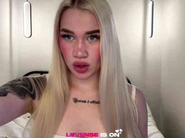 KatieGlow webcam