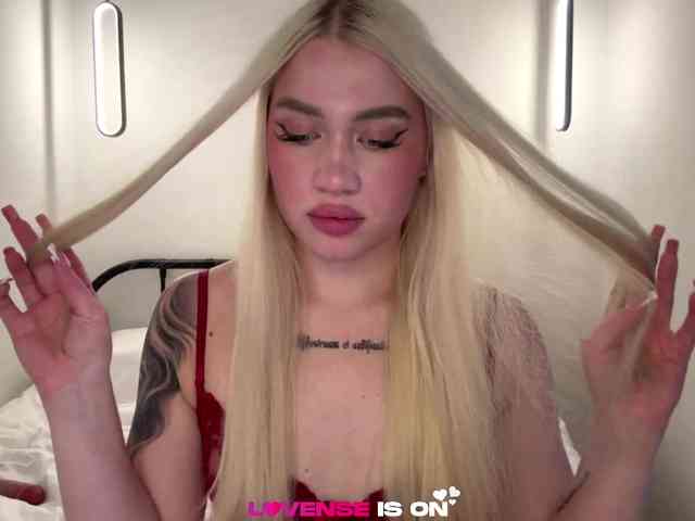 KatieGlow webcam