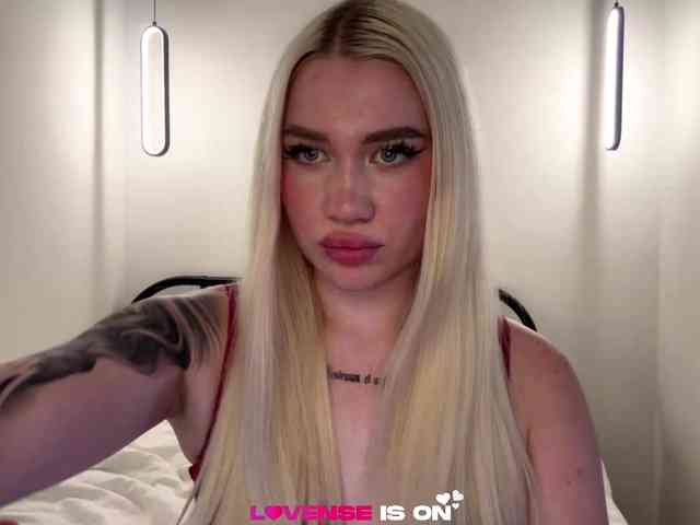 KatieGlow webcam