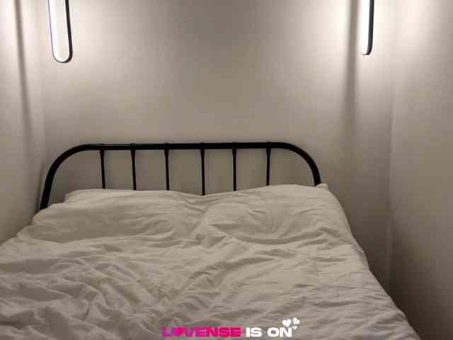 KatieGlow webcam