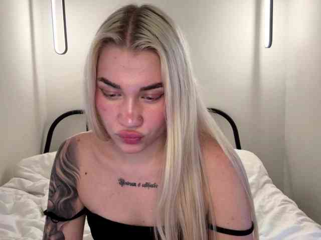 KatieGlow webcam