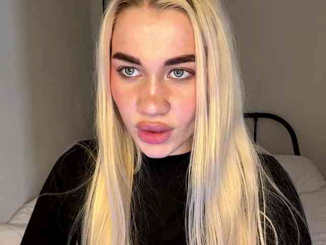 KatieGlow webcam