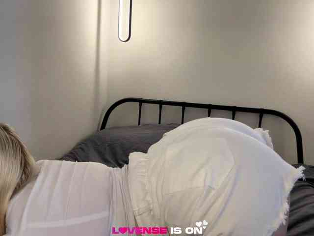 KatieGlow Sex Cam Show