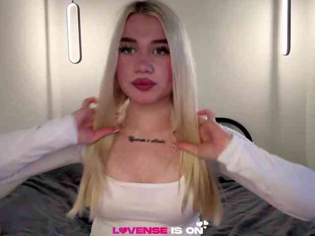 KatieGlow Sex Cam Show