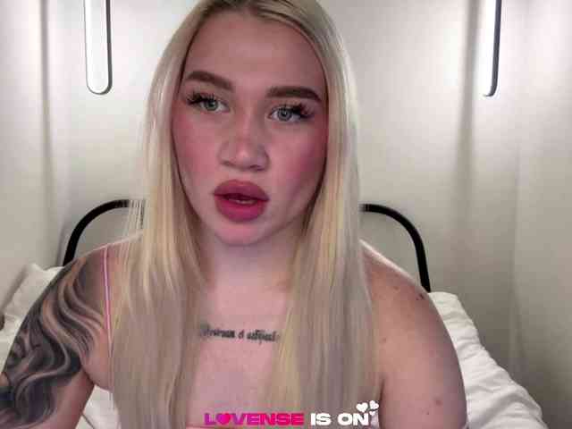 KatieGlow Sex Cam Show