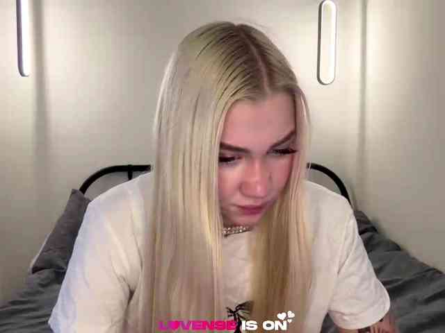 KatieGlow Sex Cam Show