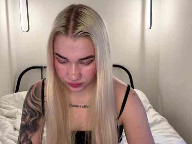 KatieGlow webcam