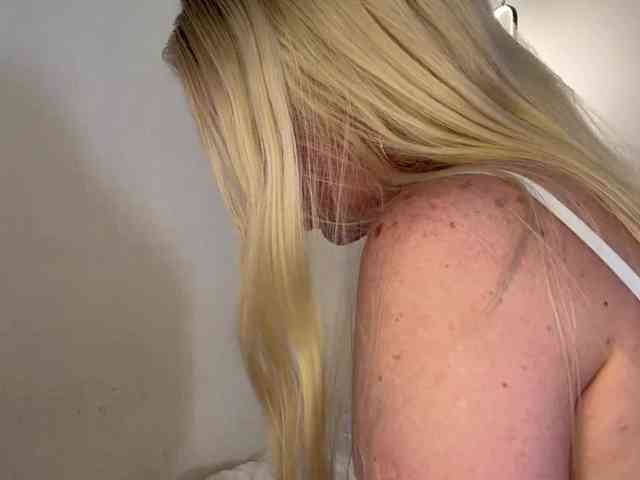KatieGlow webcam