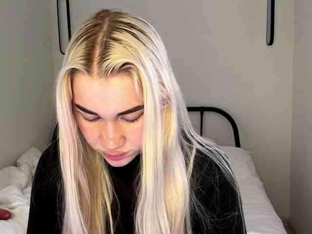KatieGlow webcam