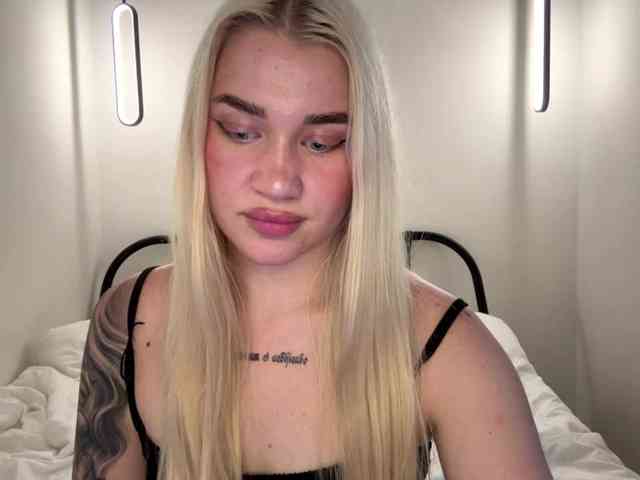 KatieGlow webcam