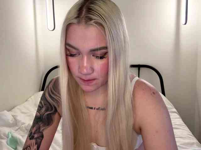 KatieGlow webcam