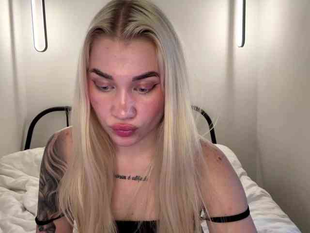 KatieGlow webcam