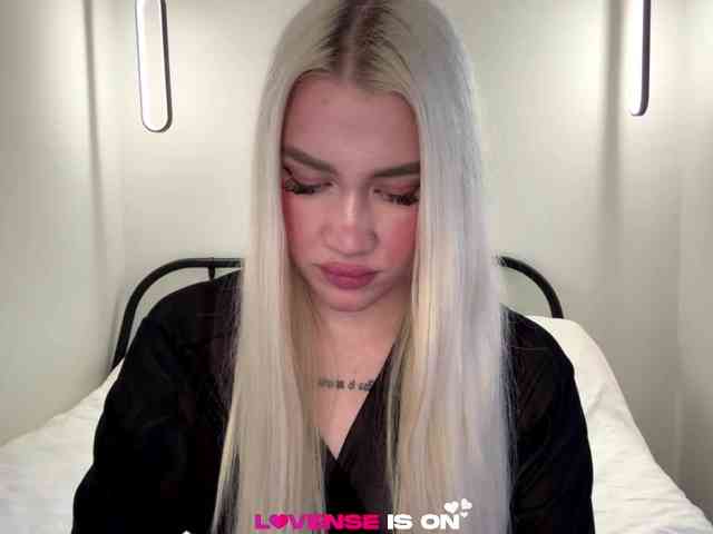 KatieGlow webcam