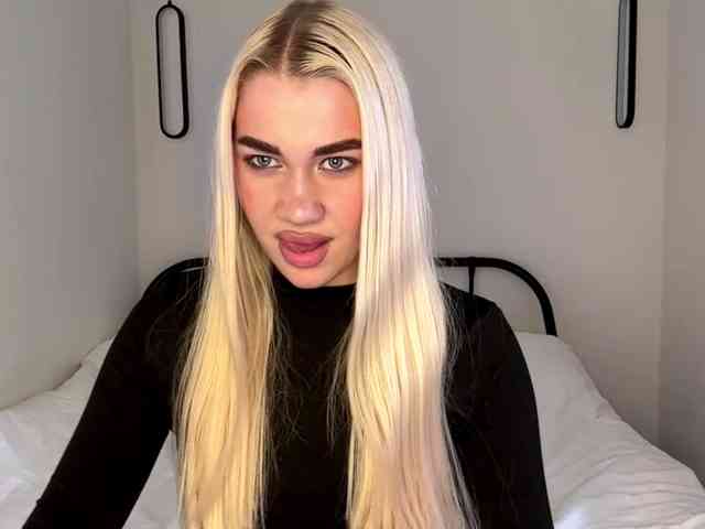 KatieGlow webcam