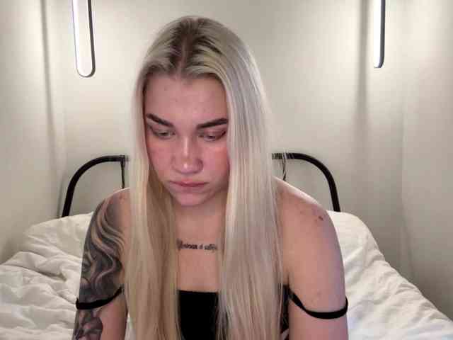 KatieGlow webcam