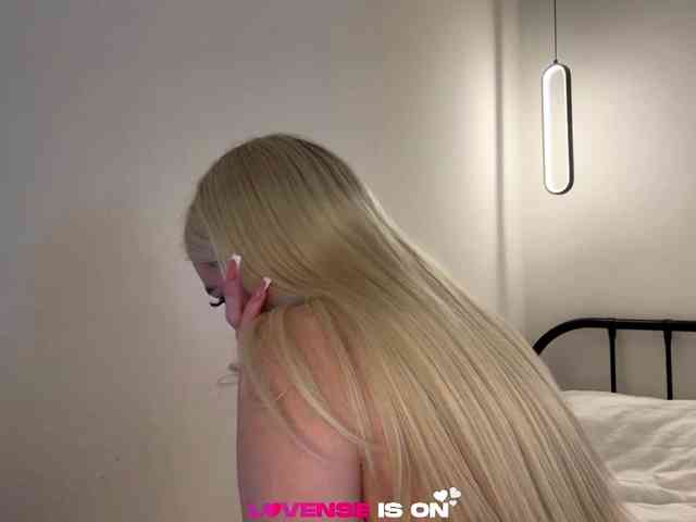 KatieGlow webcam