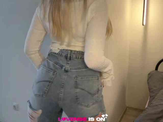 KatieGlow Sex Cam Show