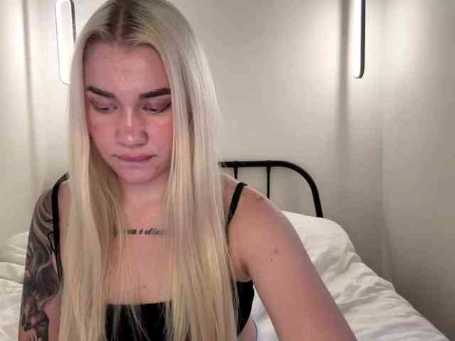 KatieGlow webcam